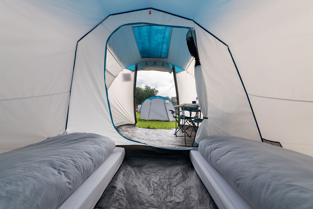 Bedkamer voor 2 personen met schuimrubberen matrassen | Best beoordeelde Camping & Hotel | F1 & MotoGP | Red Bull Ring | Spielberg - Oostenrijk